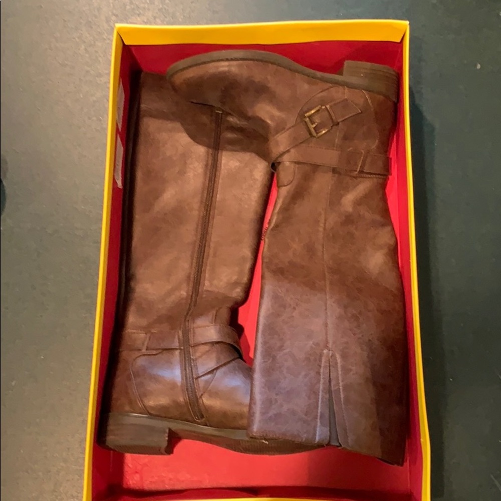 Tall Kenneth Cole Reaction boots Sz 6:5 with box!